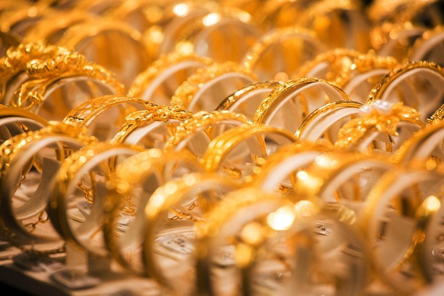 Sức mạnh Trung Quốc: Chi phối toàn bộ thị trường vàng, dân mua vào như thể 'không có ngày mai', cầu tăng cao ngay cả khi giá đang phi mã - Ảnh 1