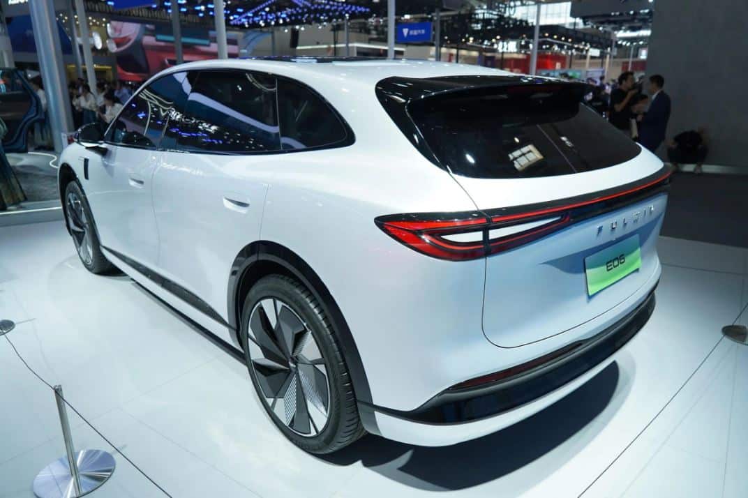 Hãng xe sắp về Việt Nam ra mắt đối thủ giá rẻ của Hyundai Santa Fe, phạm vi hoạt động kết hợp lên tới 1.600 km - Ảnh 3