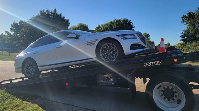 Genesis G80 bị hỏng nặng vì đổ thừa dầu, chủ xe chán đổi chiếc khác vẫn không ưng, quyết lên đời thẳng Lexus GX 550 - Ảnh 1