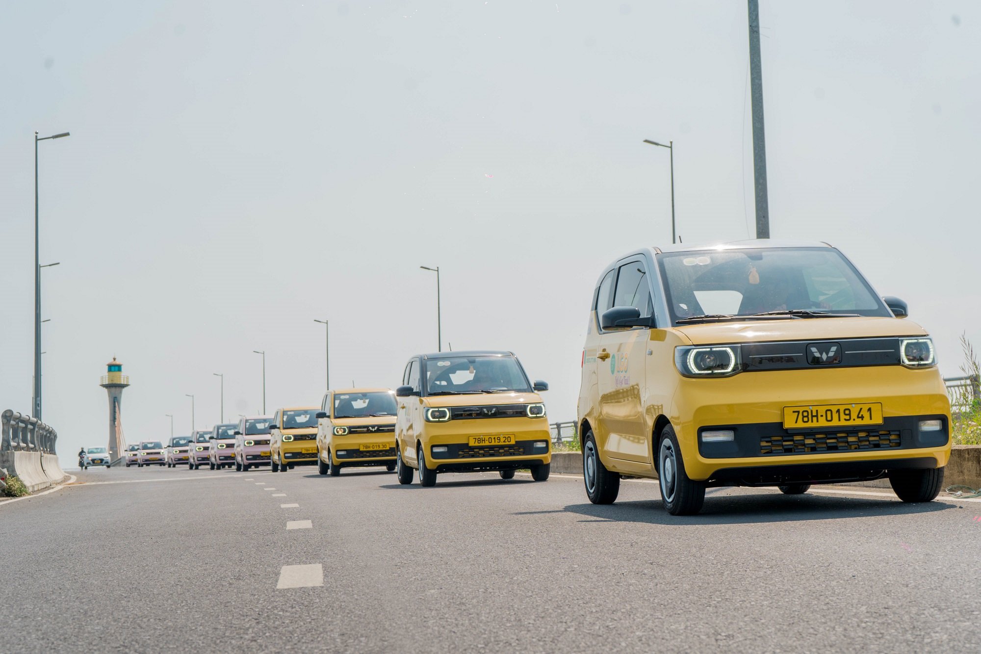 Taxi điện mini đầu tiên tại Việt Nam tung ảnh ra quân: giá cước từ 8.000 đồng/km, thuê tự lái 450.000 đồng/ngày - Ảnh 1