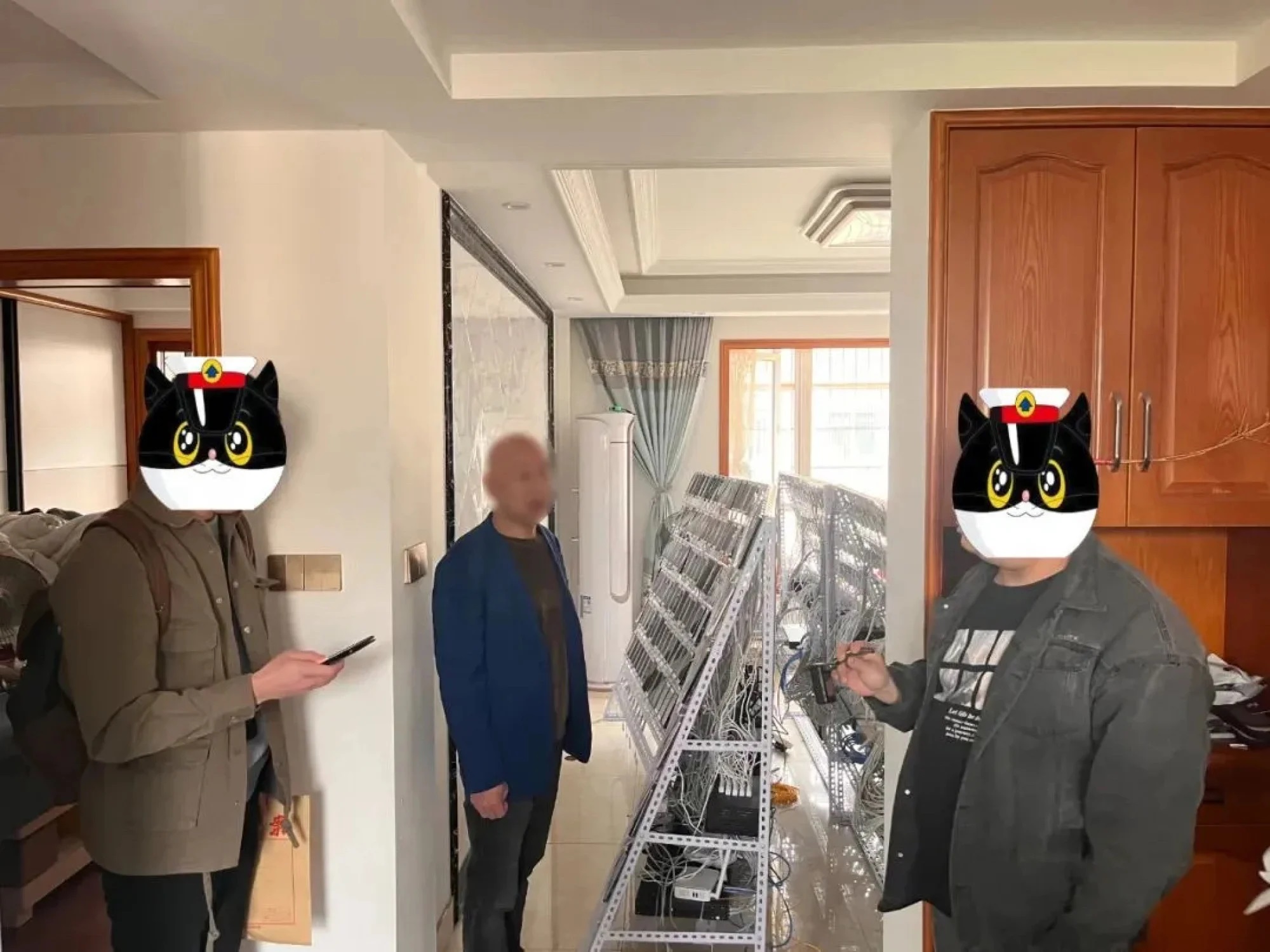 Đầu tư 4.600 điện thoại, 4 tháng sau kiếm được tận 10 tỷ: Người đàn ông tưởng "ngon ăn", ai ngờ lại đi tù - Ảnh 1