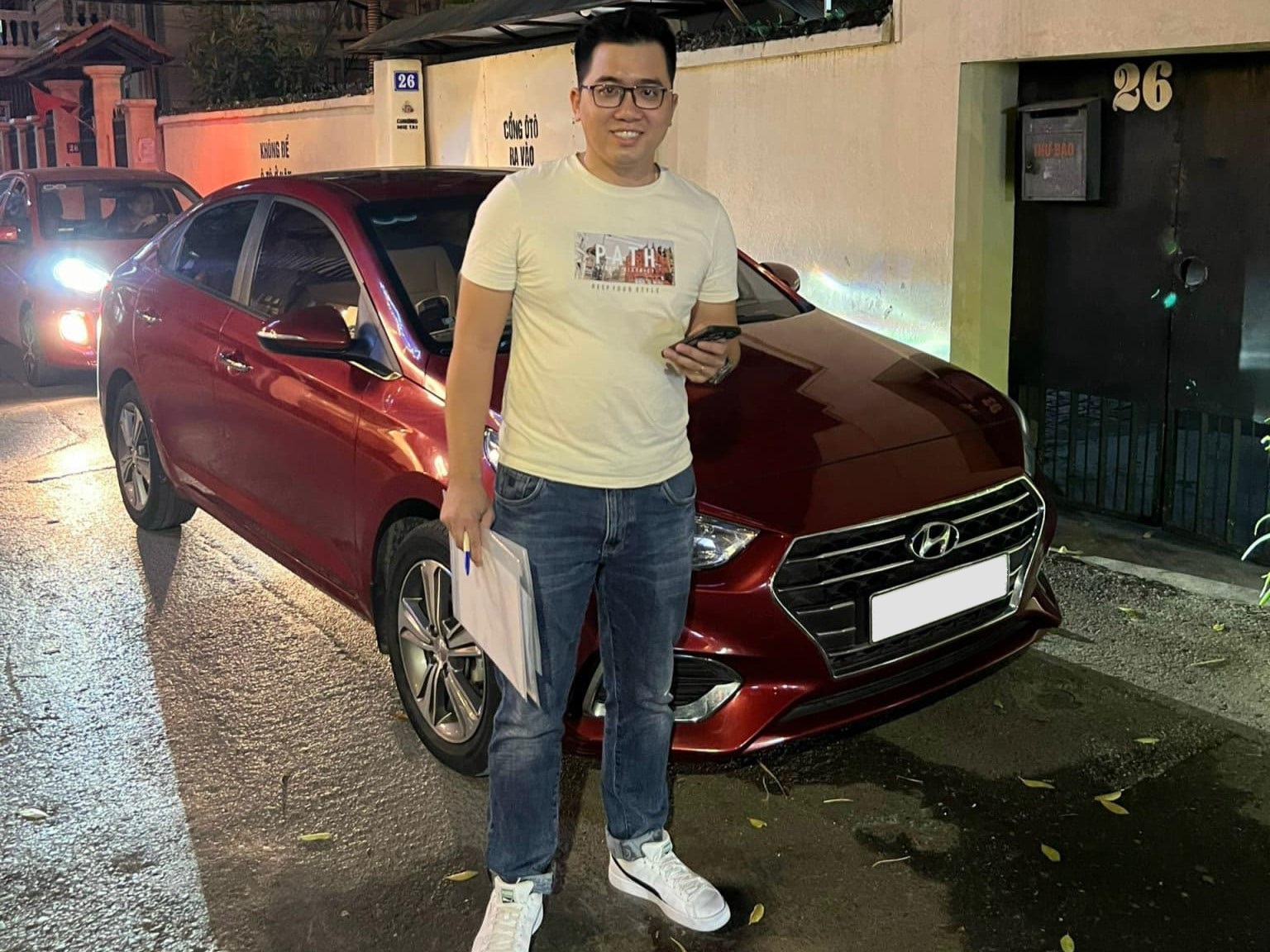 Dân buôn xe cũ tranh luận về VinFast VF 3: Nơi bán bình thường, nơi mất cả cọc - Ảnh 1