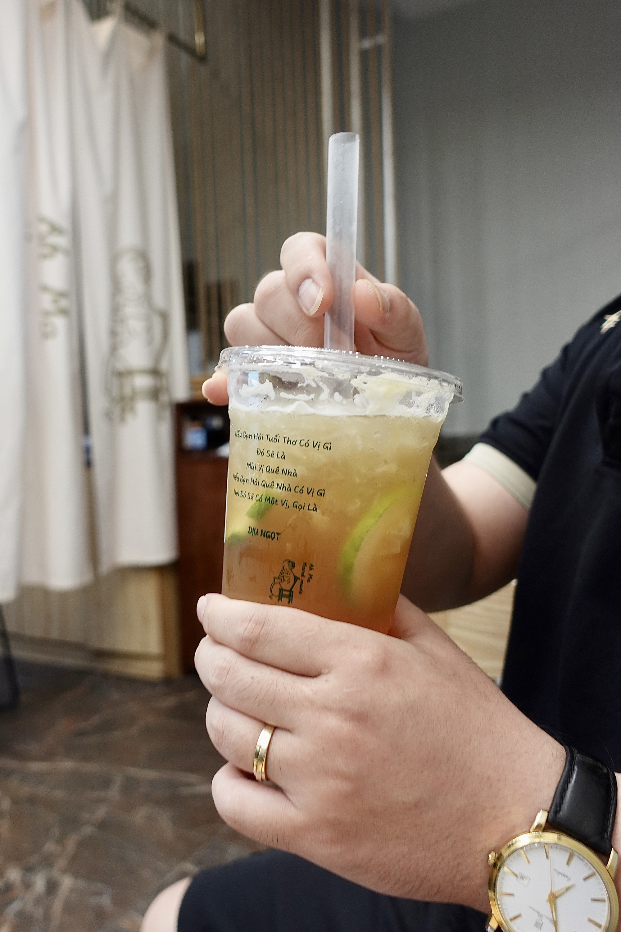Trà sữa phân vịt đang hot rần rần vì cái tên độc lạ: Nghe đã thấy "nghẹn họng", uống thử thì cảm giác thế nào? - Ảnh 9