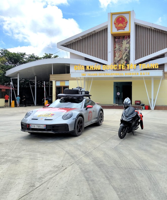 Doanh nhân Hải Phòng tiếp tục mang Porsche 911 Dakar 'phượt' Trung Quốc: Hành trình gần 11.000km, không kế hoạch, hết visa thì về - Ảnh 1