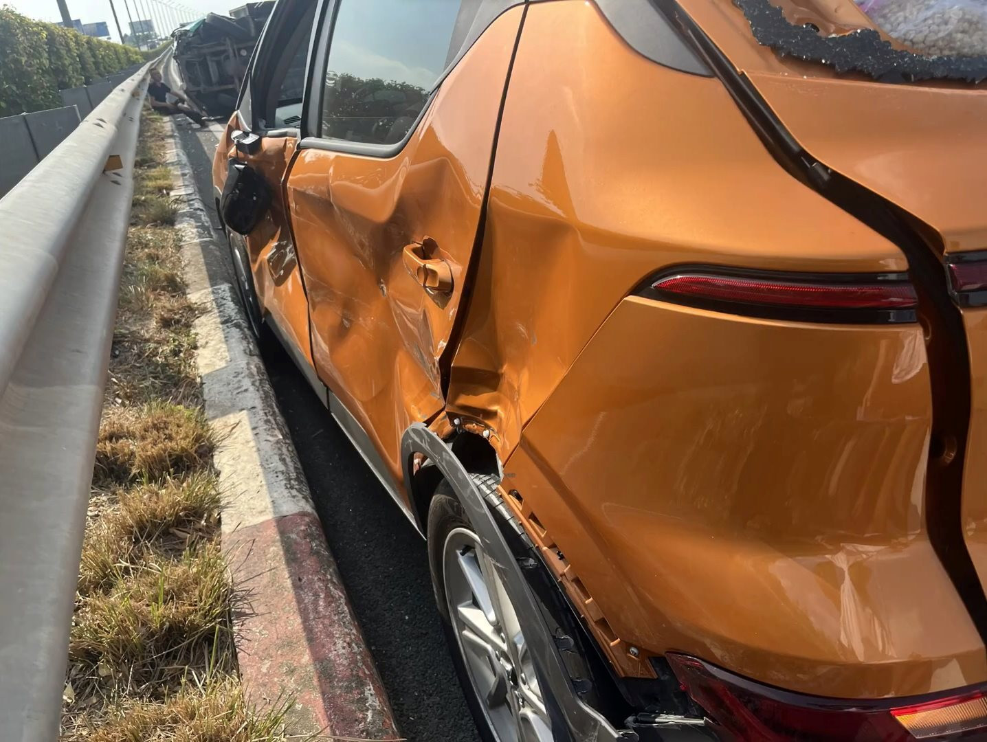 Chuyện 'mua xe giữ giá hay giữ mạng' và 2 lần thoát chết khó tin trên cao tốc của chủ xe VinFast VF 5 - Ảnh 1