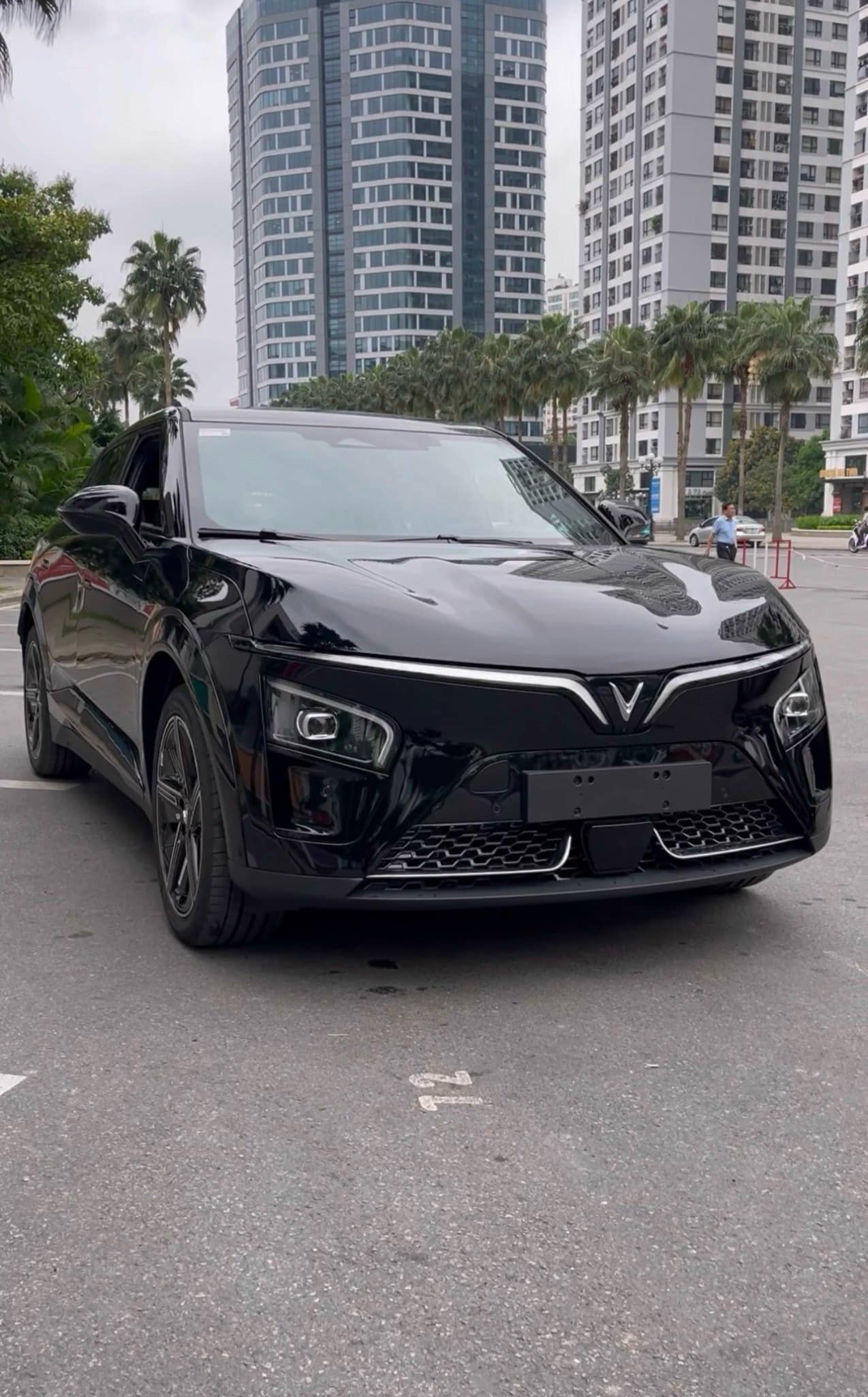 VinFast VF 7 đi 600km rẻ hơn 150 triệu so với giá mới, người bán khẳng định đây là chiếc cũ đầu tiên trên thị trường - Ảnh 1