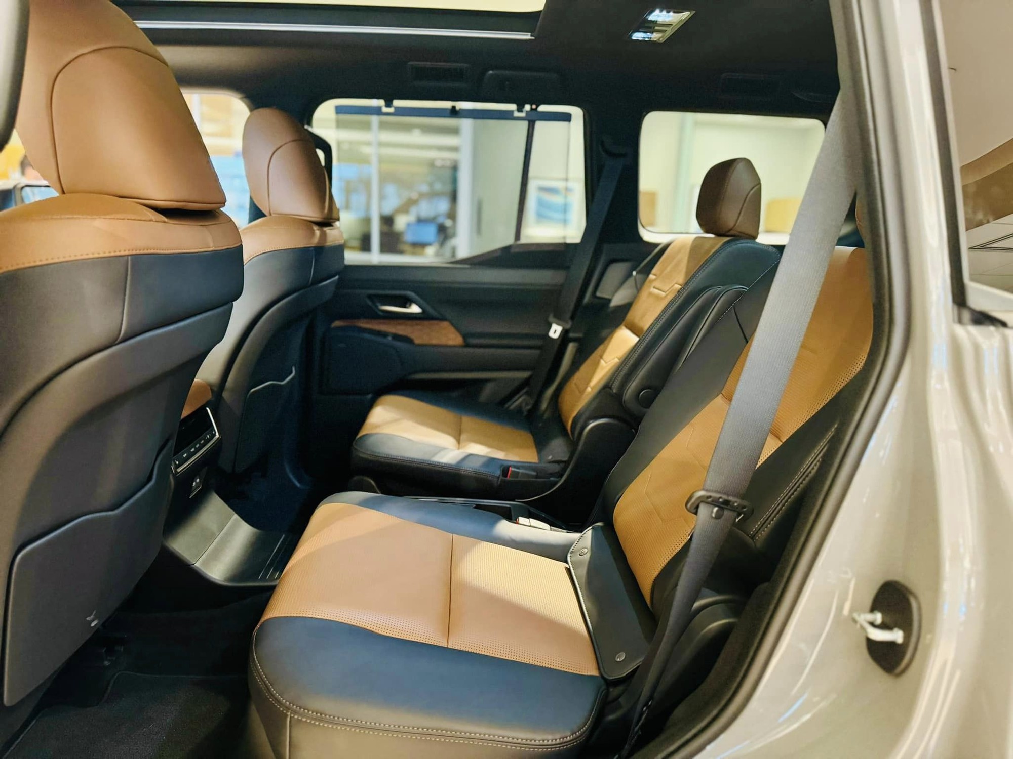 Lexus GX 2024 đã về Việt Nam: Bản Luxury giá dự kiến gần 6 tỷ, dễ thành hàng hot với nhiều thay đổi, vuông vức như 'Mẹc G' - Ảnh 11