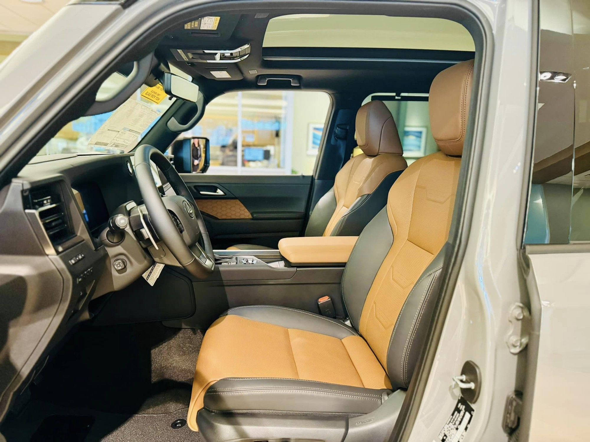 Lexus GX 2024 đã về Việt Nam: Bản Luxury giá dự kiến gần 6 tỷ, dễ thành hàng hot với nhiều thay đổi, vuông vức như 'Mẹc G' - Ảnh 10