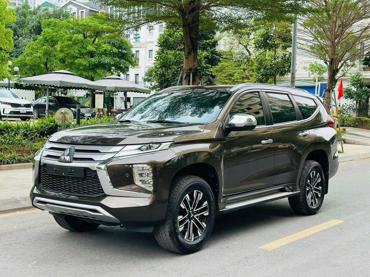 Giá Mitsubishi Pajero Sport có 'đáy' mới: Giảm sâu nhất 300 triệu, SUV hạng D nhưng rẻ ngang CX-5, Tucson - Ảnh 1