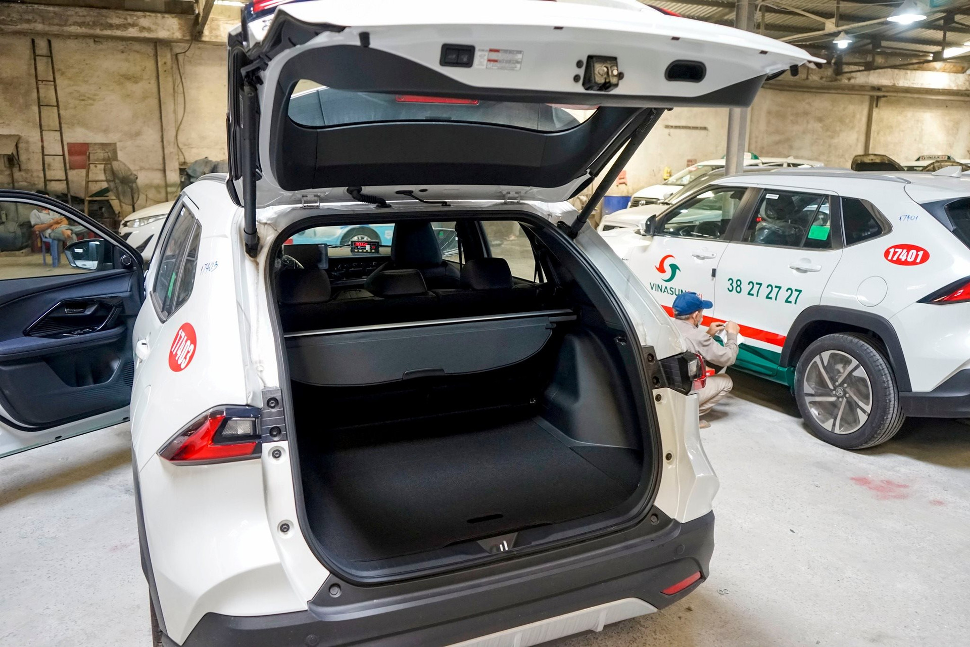 Taxi hybrid đầu tiên tại Việt Nam chuẩn bị ra mắt: Giá cước không đổi, mẫu xe nào được chọn? - Ảnh 2