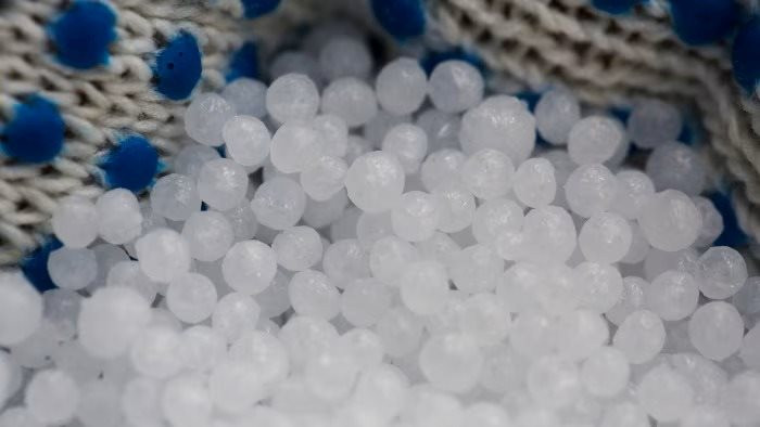 ‘Cai’ dầu, khí đốt chưa xong, châu Âu lại ‘nghiện nặng’ một sản phẩm quan trọng khác từ Nga - Ảnh 1