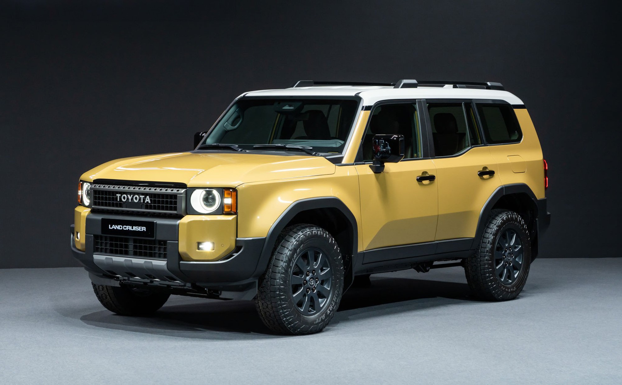 Toyota Land Cruiser Prado 2024 bị 'bán kèm lạc' tới 380 triệu đồng: Kính chắn gió đắt gấp 5 lần Lexus, bộ lốp giá bằng một nửa VinFast VF 3 - Ảnh 3