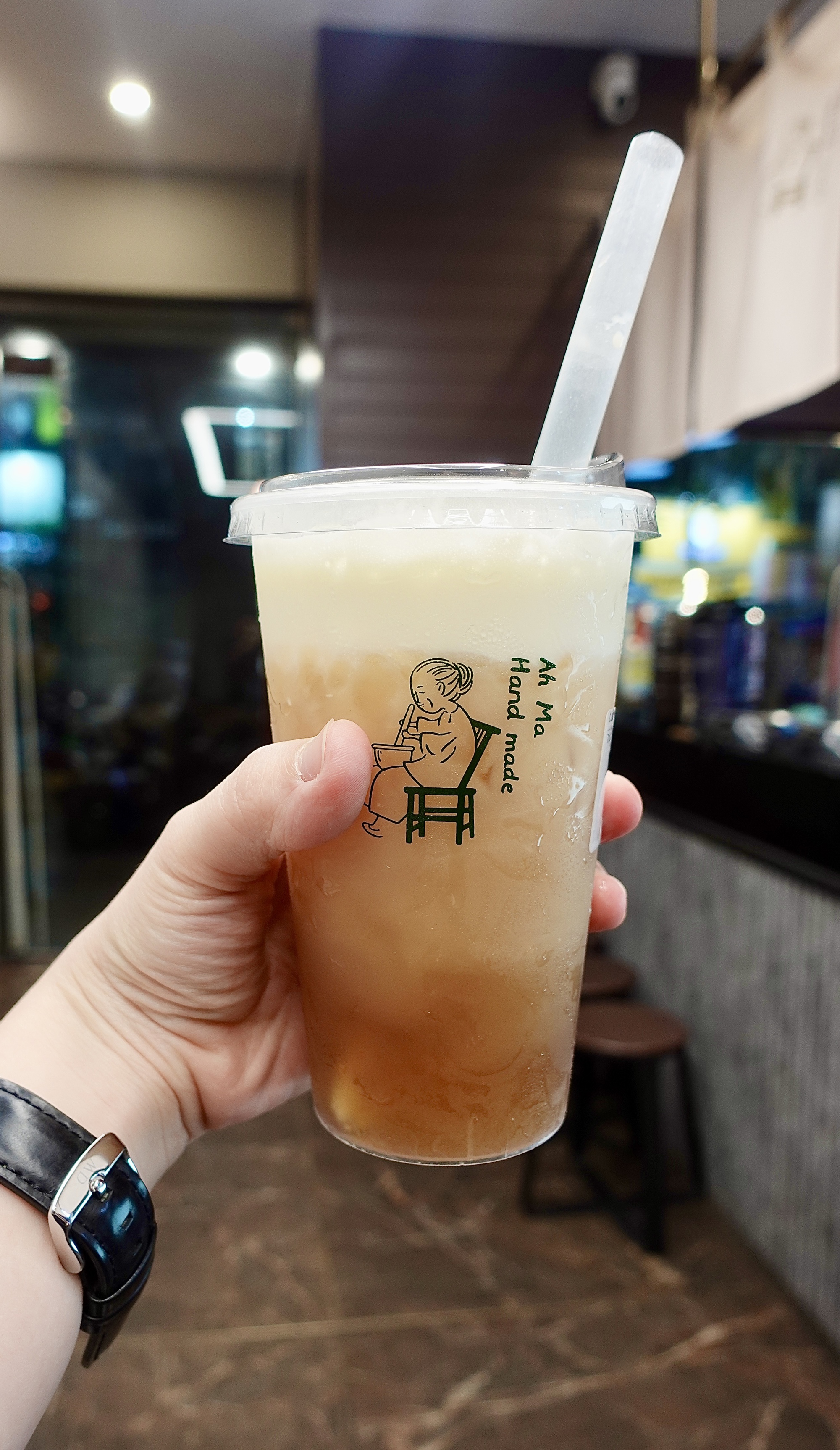 Trà sữa phân vịt đang hot rần rần vì cái tên độc lạ: Nghe đã thấy "nghẹn họng", uống thử thì cảm giác thế nào? - Ảnh 4