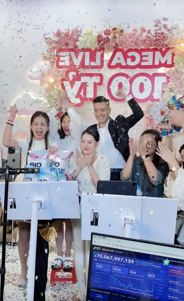 Quyền Leo Daily tự phá kỷ lục livestream của chính mình, 11 tiếng đã đạt 75 tỷ đồng, chỉ còn hơn 2 tiếng để đạt 100 tỷ! - Ảnh 2