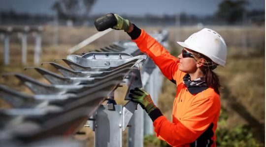 Trung Quốc đang nắm giữ ‘át chủ bài năng lượng’ giá rẻ mà cả thế giới thèm khát: Kiểm soát 80% chuỗi cung ứng, tốc độ tăng trưởng vượt xa Mỹ, châu Âu - Ảnh 1