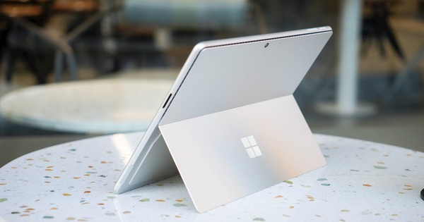 Tablet 2-in-1 Surface Pro 10 cập bến Việt Nam: Tích hợp AI, giá từ 40 triệu