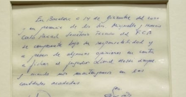 Tờ giấy ăn của Messi được bán đấu giá gần 1 triệu USD