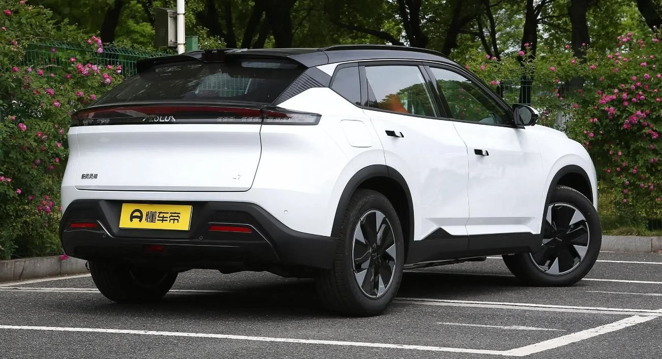 "Ông trùm" xe tải tại Việt Nam ra mắt bom tấn SUV: ăn xăng chỉ 0,56 lít/100km, giá siêu rẻ thách thức Mazda CX-5 - Ảnh 3