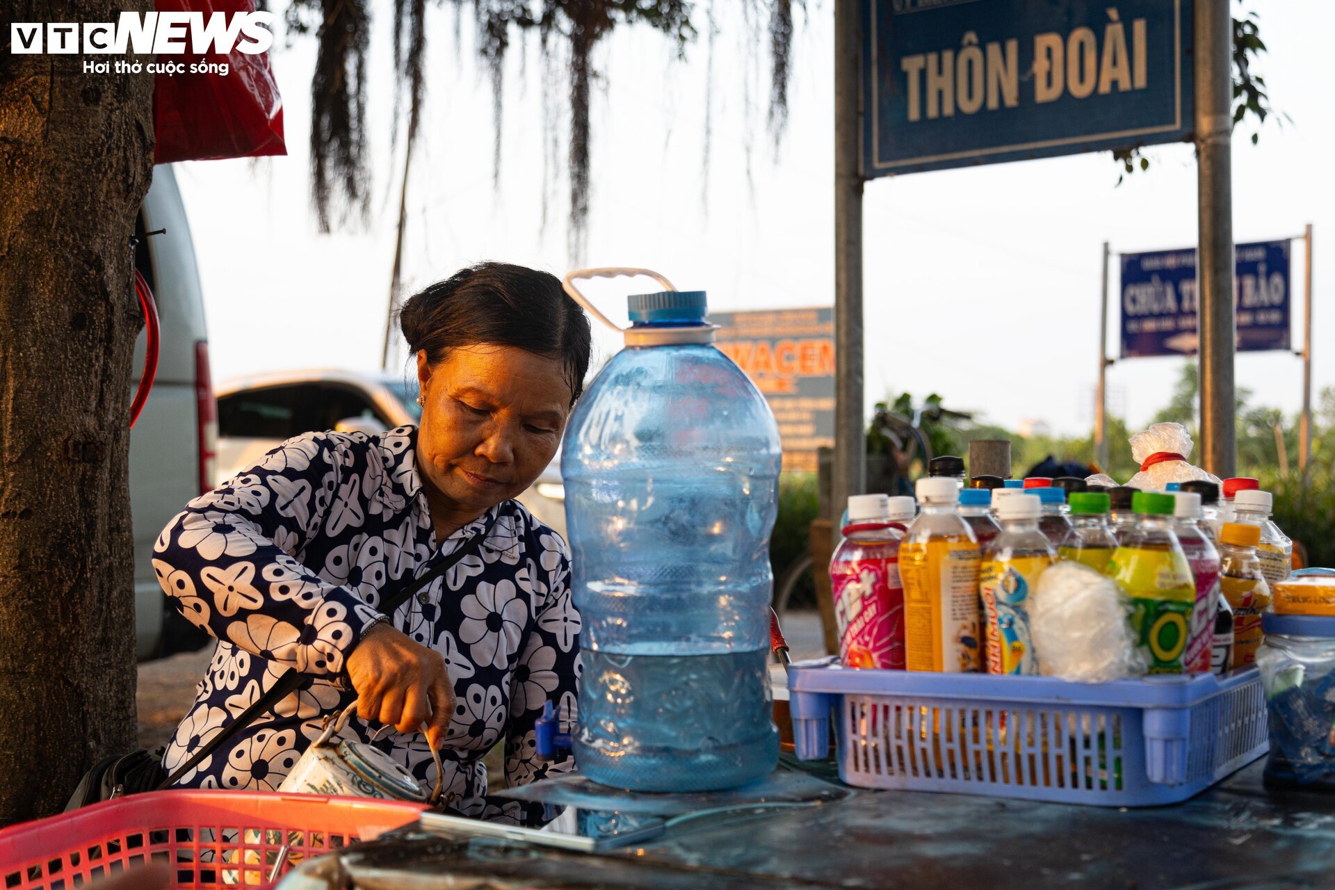 Món gì cũng đắt đỏ, người nghèo chật vật xoay xở để bữa cơm có thịt - Ảnh 1