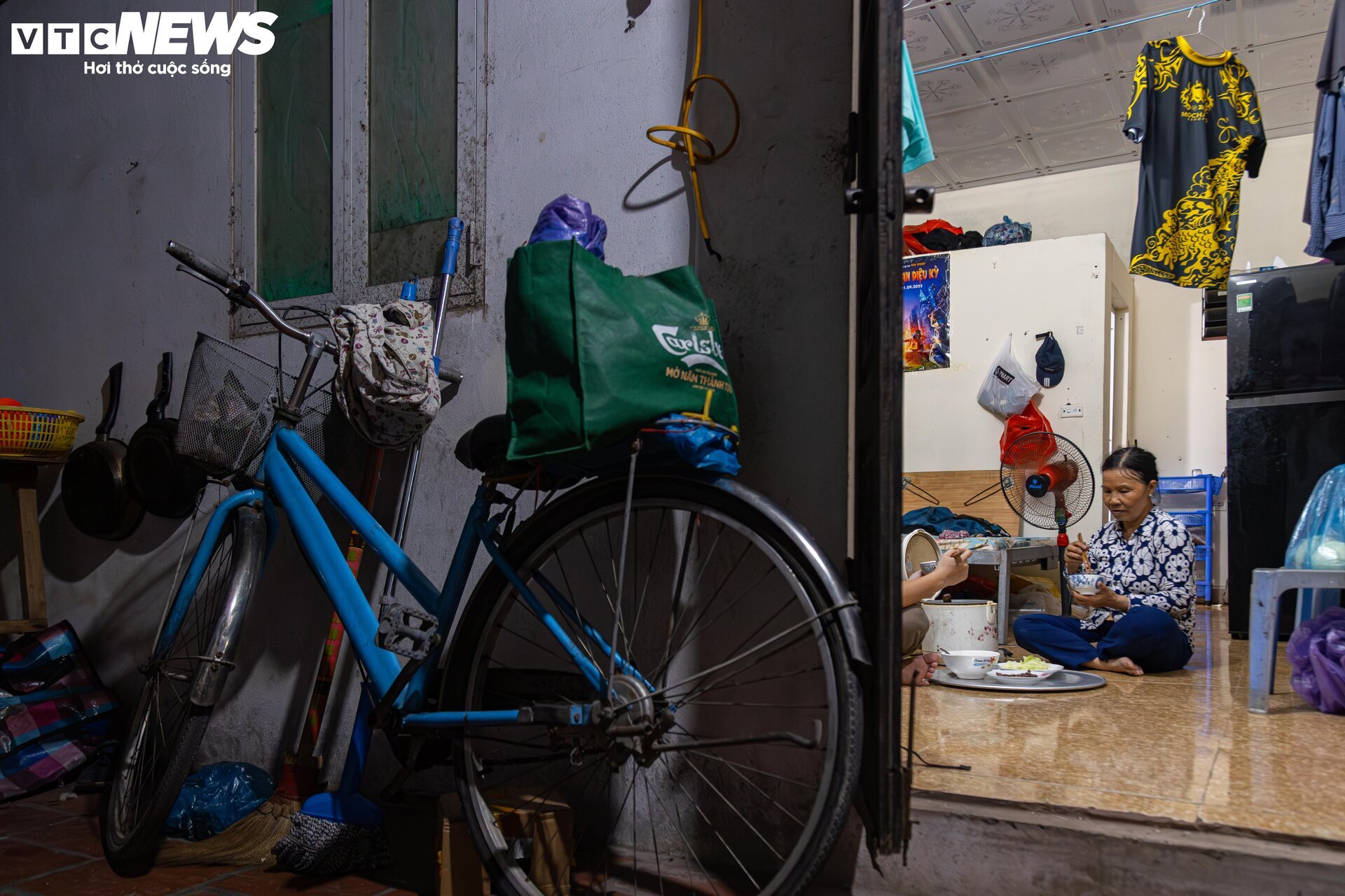 Món gì cũng đắt đỏ, người nghèo chật vật xoay xở để bữa cơm có thịt - Ảnh 20