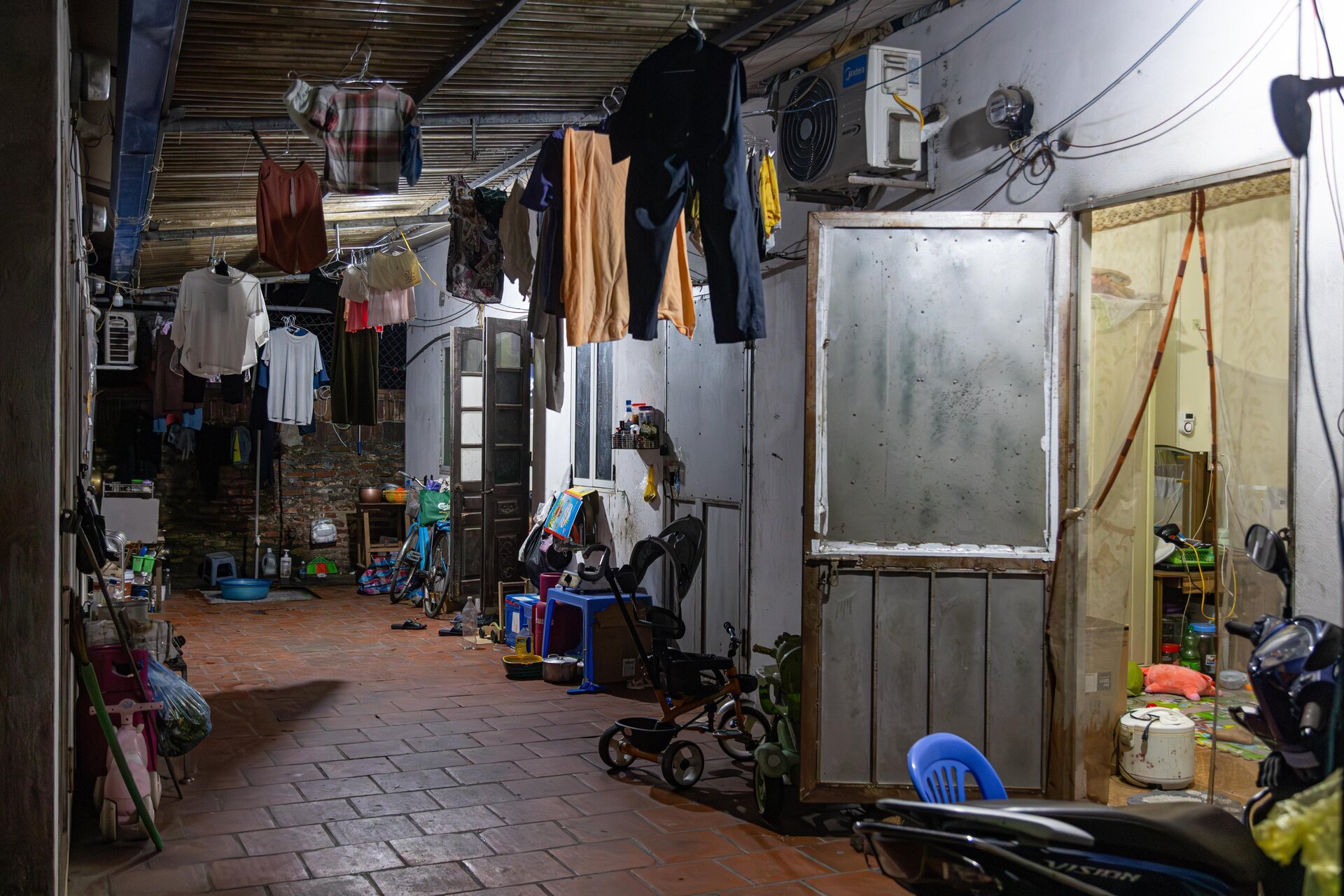 Món gì cũng đắt đỏ, người nghèo chật vật xoay xở để bữa cơm có thịt - Ảnh 12