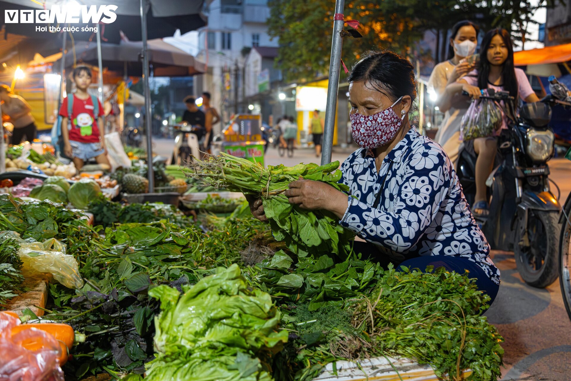 Món gì cũng đắt đỏ, người nghèo chật vật xoay xở để bữa cơm có thịt - Ảnh 6