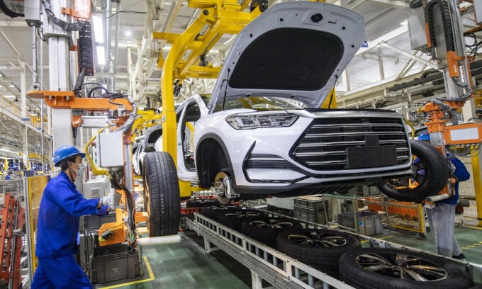 Xe điện Trung Quốc tìm các 'tuyến đường vòng thân thiện' vào EU - Ảnh 1