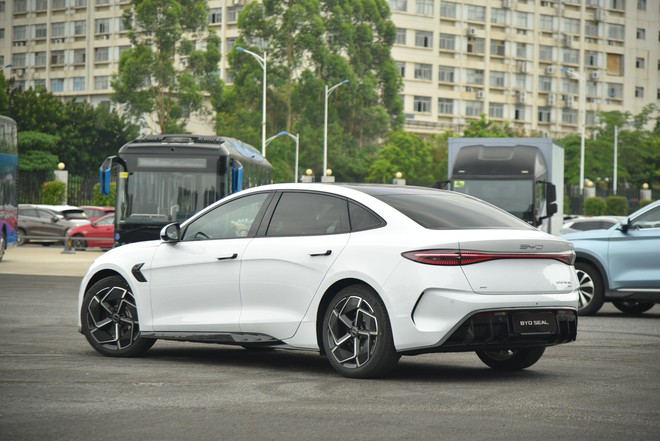 BYD Seal sắp thêm phiên bản mới: Mạnh hơn 400 mã lực, pin hứa hẹn đi tới 1.000km/sạc, đối đầu Camry nếu về Việt Nam - Ảnh 7