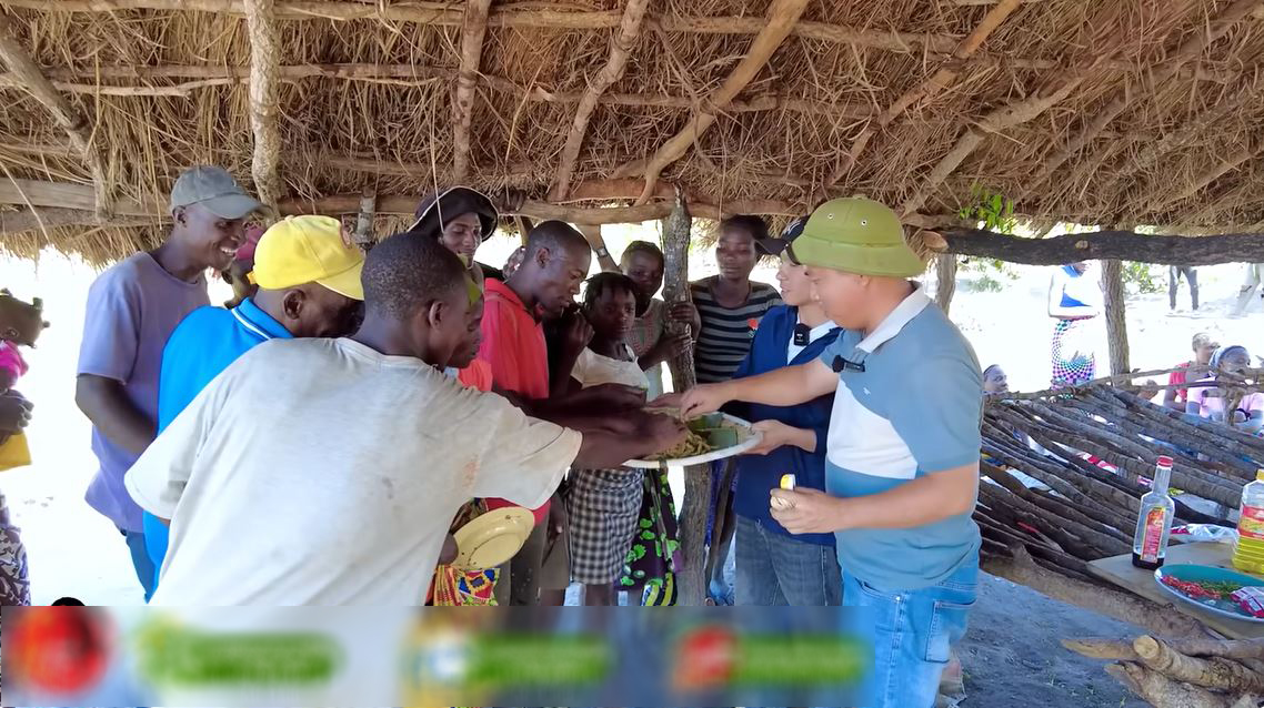 Trang trại tằm Việt Nam tại châu Phi sắp được thu hoạch bỗng gặp biến cố chết hàng loạt, ông chủ cầu cứu - Ảnh 4