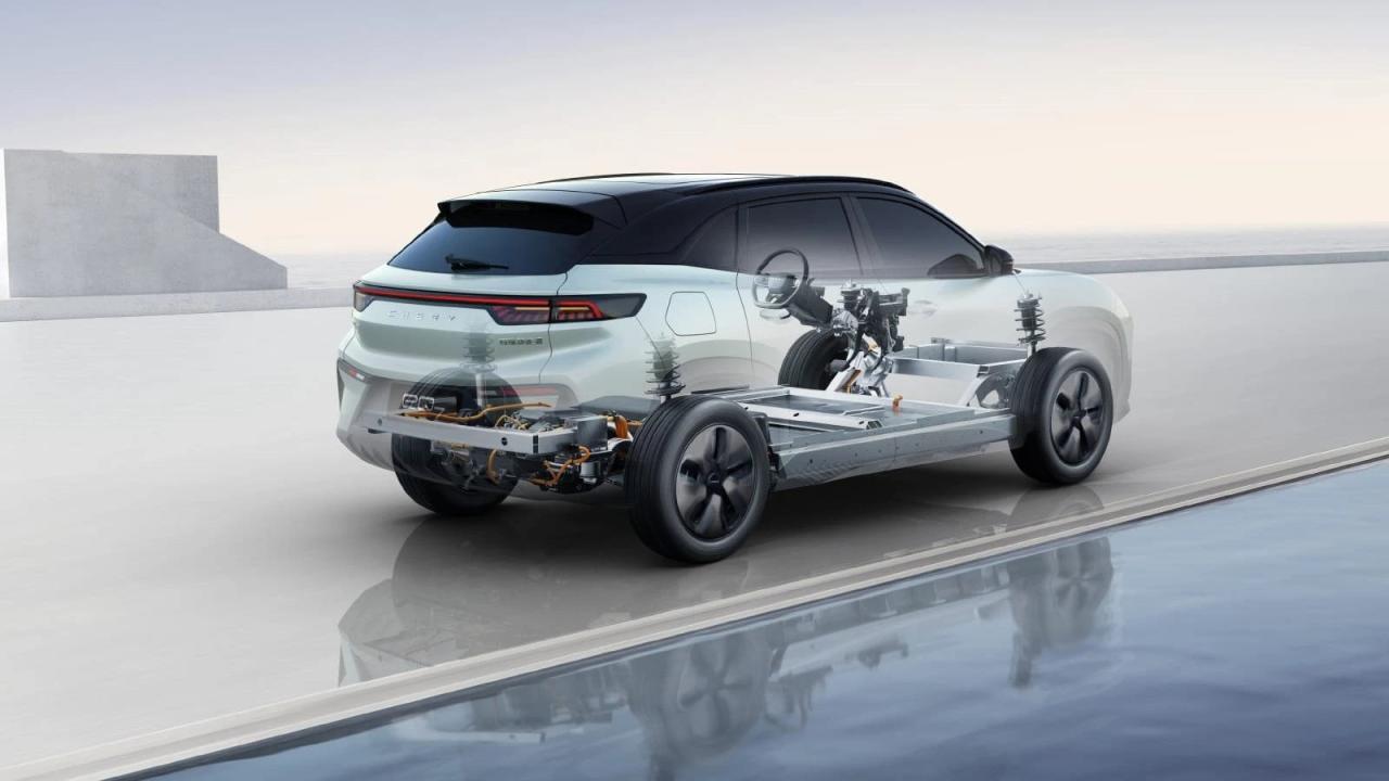 Nếu thử nghiệm va chạm vẫn chưa đủ ấn tượng thì hãng ô tô Trung Quốc này còn 'chơi lớn' bằng cách xếp chồng ô tô thành tháp để chứng minh độ bền của thân xe! - Ảnh 5