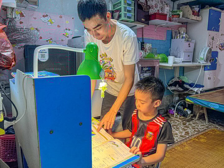 Hà Nội đắt đỏ, người lao động chắt bóp từng đồng vẫn 'thiếu trước, hụt sau' - Ảnh 3