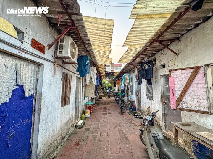 Hà Nội đắt đỏ, người lao động chắt bóp từng đồng vẫn 'thiếu trước, hụt sau' - Ảnh 2