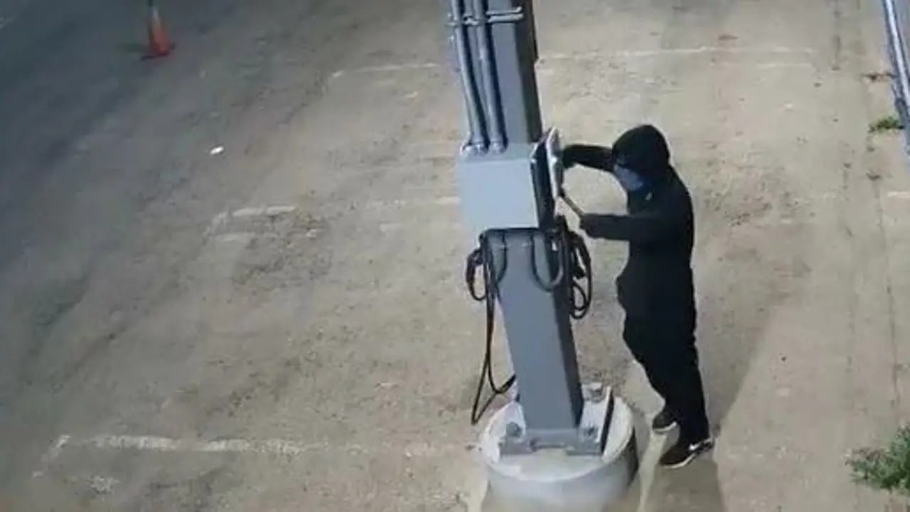 Chi tiết này của trụ sạc xe điện đang bị trộm rất nhiều: Xe không thể sạc, hãng thay đồ mới tốn ít nhất hơn 30 triệu đồng - Ảnh 1