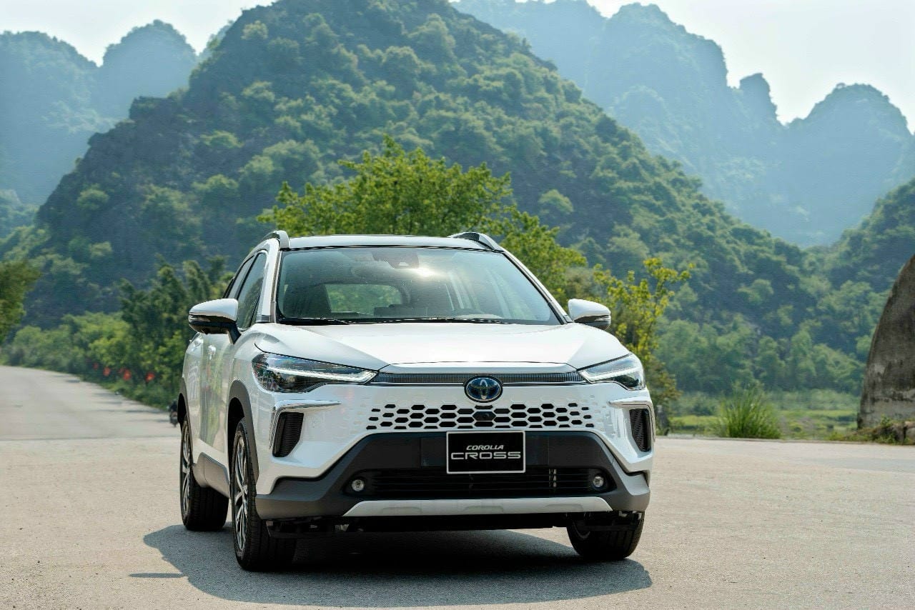 Ảnh thực tế Toyota Corolla Cross 2024 giá từ 820 triệu tại đại lý: Đúng vua công nghệ phân khúc, có điểm khác bản Thái - Ảnh 6