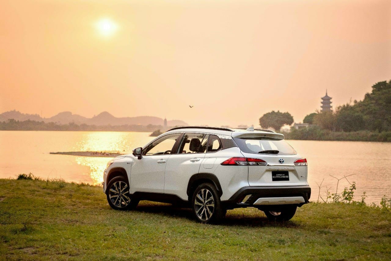 Ảnh thực tế Toyota Corolla Cross 2024 giá từ 820 triệu tại đại lý: Đúng vua công nghệ phân khúc, có điểm khác bản Thái - Ảnh 8