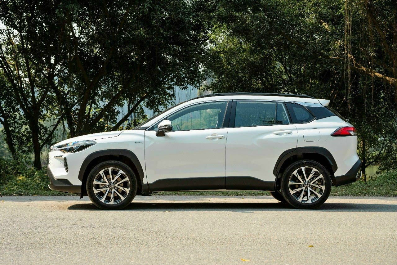 Ảnh thực tế Toyota Corolla Cross 2024 giá từ 820 triệu tại đại lý: Đúng vua công nghệ phân khúc, có điểm khác bản Thái - Ảnh 9