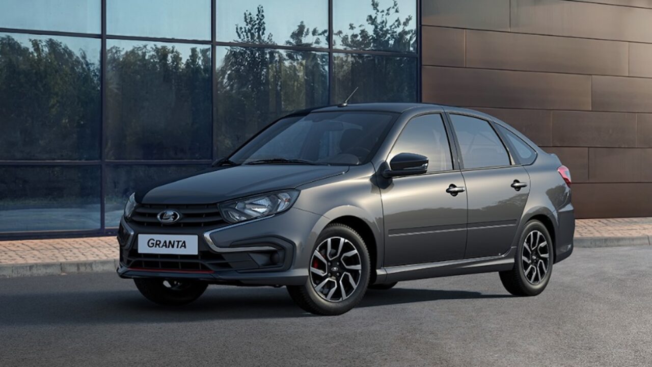 Giữa 'muôn trùng vây', huyền thoại ô tô của Nga lập kỷ lục - Ảnh 1