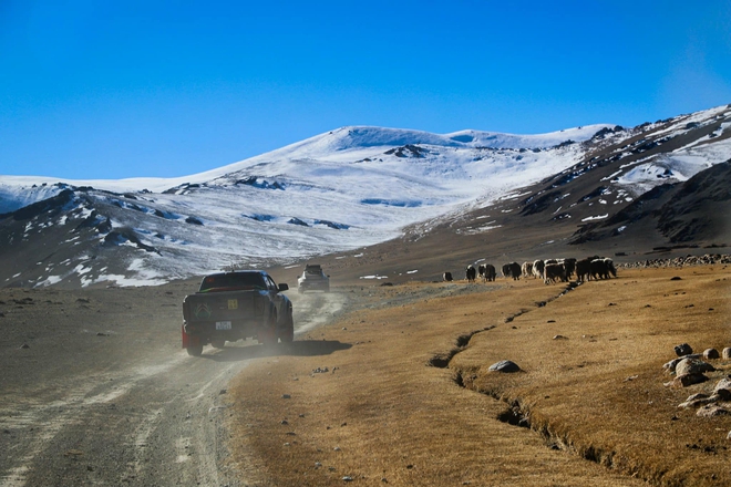 Doanh nhân Hải Phòng tiếp tục mang Porsche 911 Dakar 'phượt' Trung Quốc: Hành trình gần 11.000km, không kế hoạch, hết visa thì về - Ảnh 8