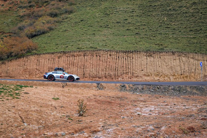 Doanh nhân Hải Phòng tiếp tục mang Porsche 911 Dakar 'phượt' Trung Quốc: Hành trình gần 11.000km, không kế hoạch, hết visa thì về - Ảnh 6