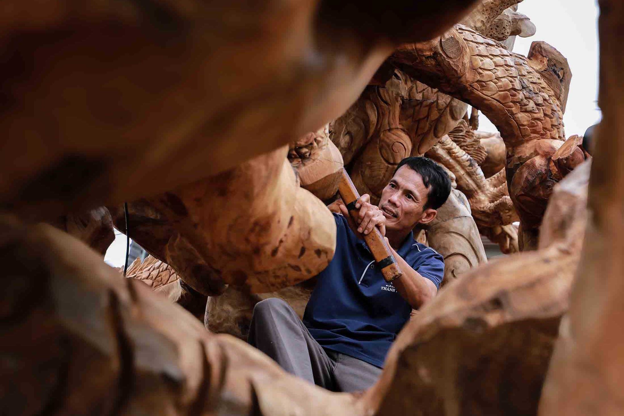 Gốc me tây giá 24 tỷ đồng, chủ nhân dành gần 2 năm tạo hình cửu long - Ảnh 4