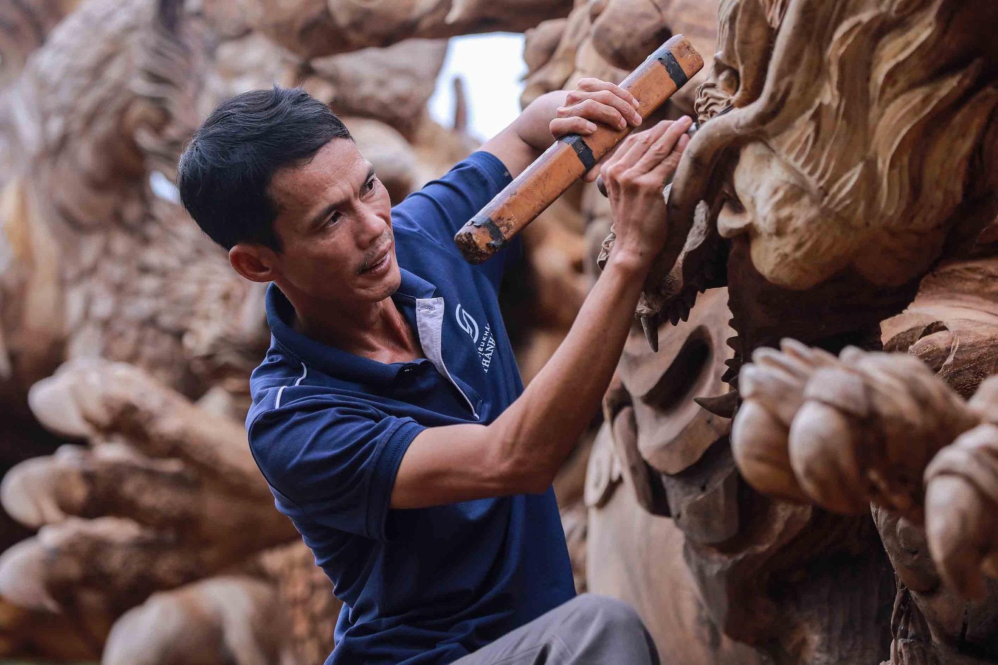 Gốc me tây giá 24 tỷ đồng, chủ nhân dành gần 2 năm tạo hình cửu long - Ảnh 3