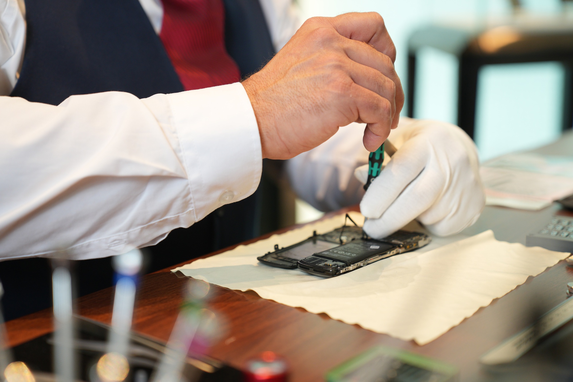 XOR Elite Gold điện thoại sử dụng vật liệu hàng không vũ trụ đắt giá tại Việt Nam - Ảnh 5