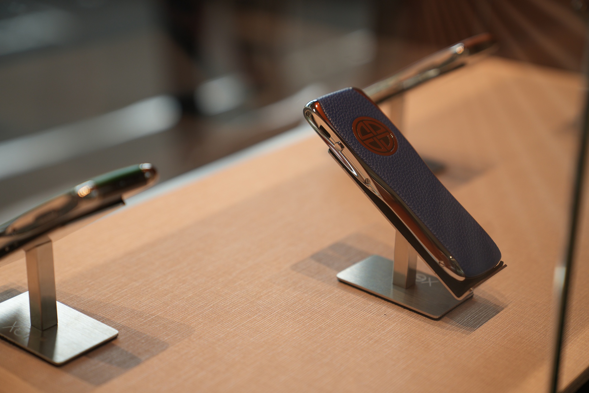 XOR Elite Gold điện thoại sử dụng vật liệu hàng không vũ trụ đắt giá tại Việt Nam - Ảnh 7