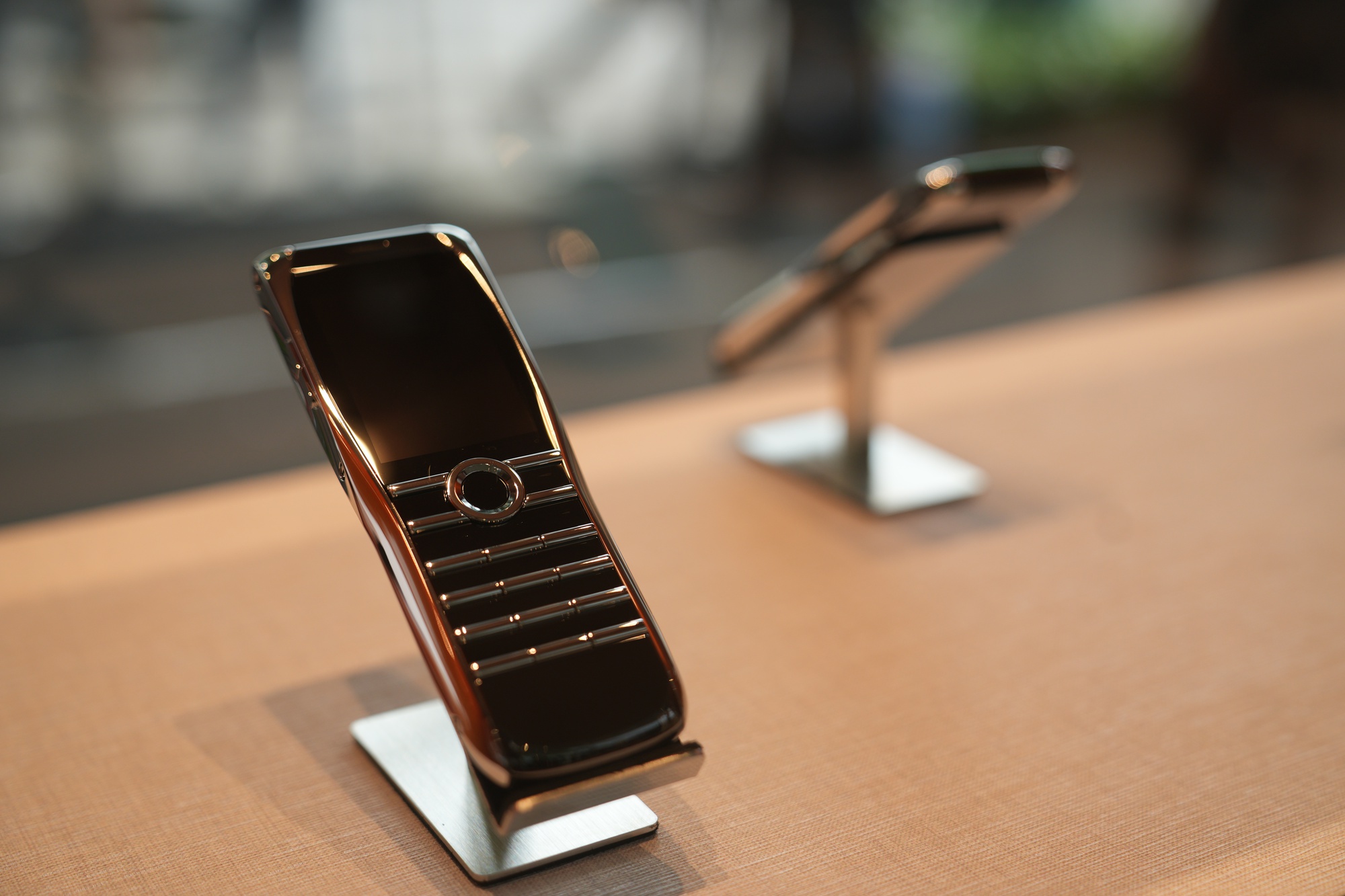 XOR Elite Gold điện thoại sử dụng vật liệu hàng không vũ trụ đắt giá tại Việt Nam - Ảnh 3