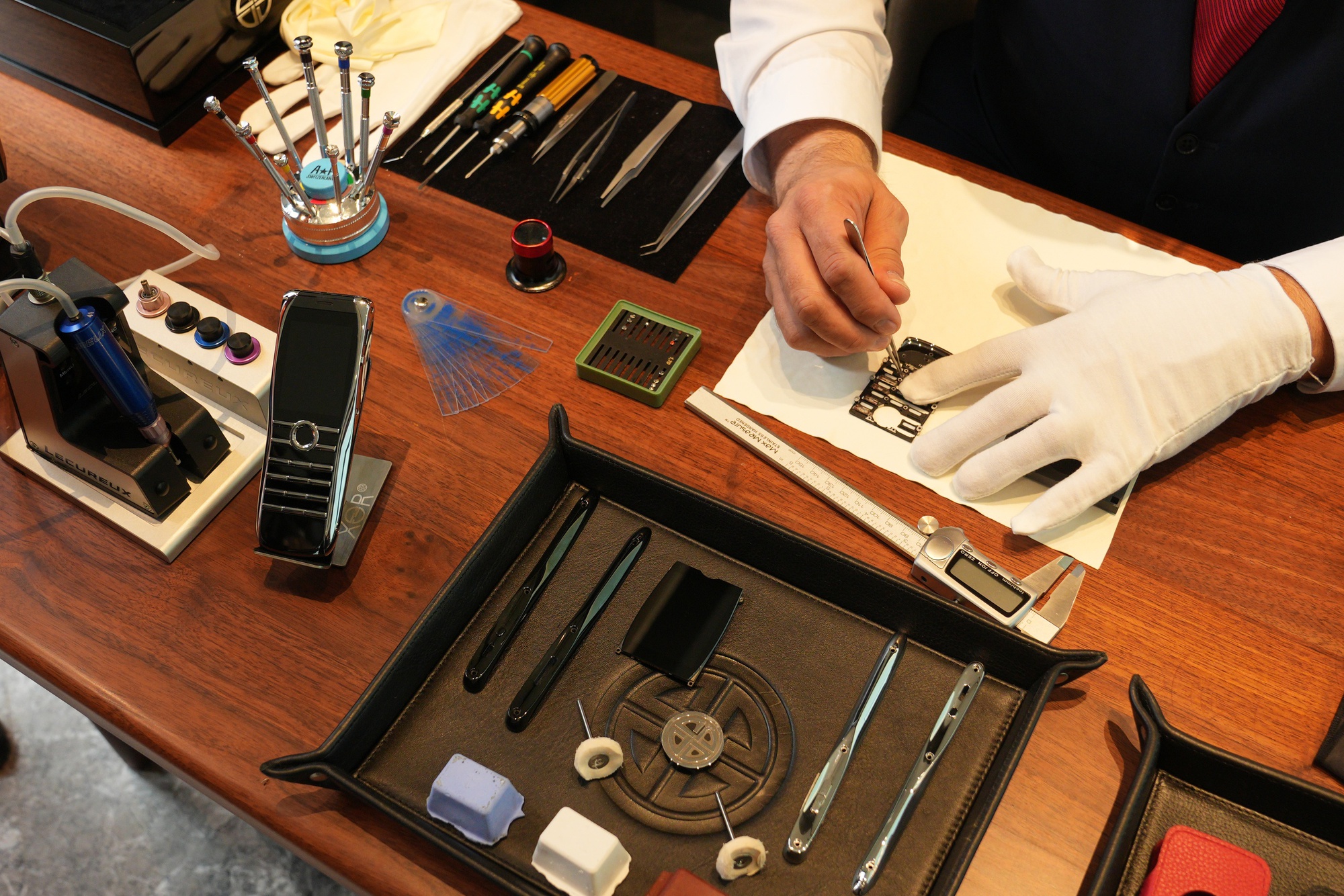 XOR Elite Gold điện thoại sử dụng vật liệu hàng không vũ trụ đắt giá tại Việt Nam - Ảnh 6