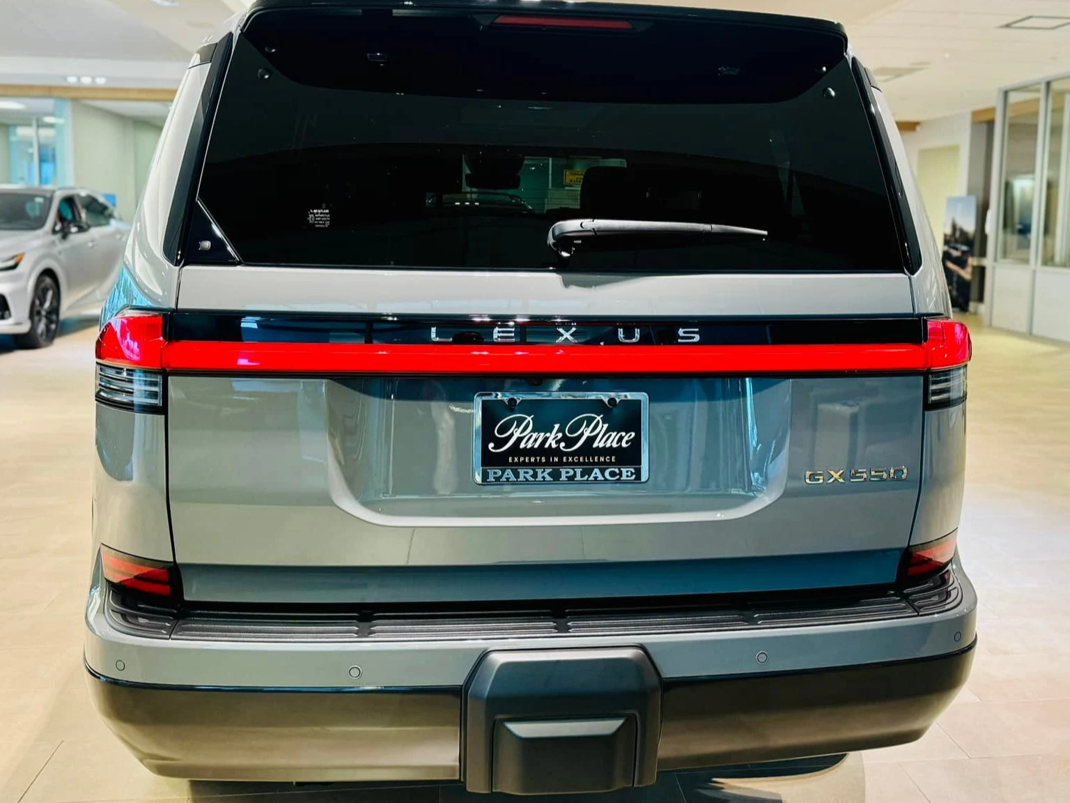 Lexus GX 2024 đã về Việt Nam: Bản Luxury giá dự kiến gần 6 tỷ, dễ thành hàng hot với nhiều thay đổi, vuông vức như 'Mẹc G' - Ảnh 7