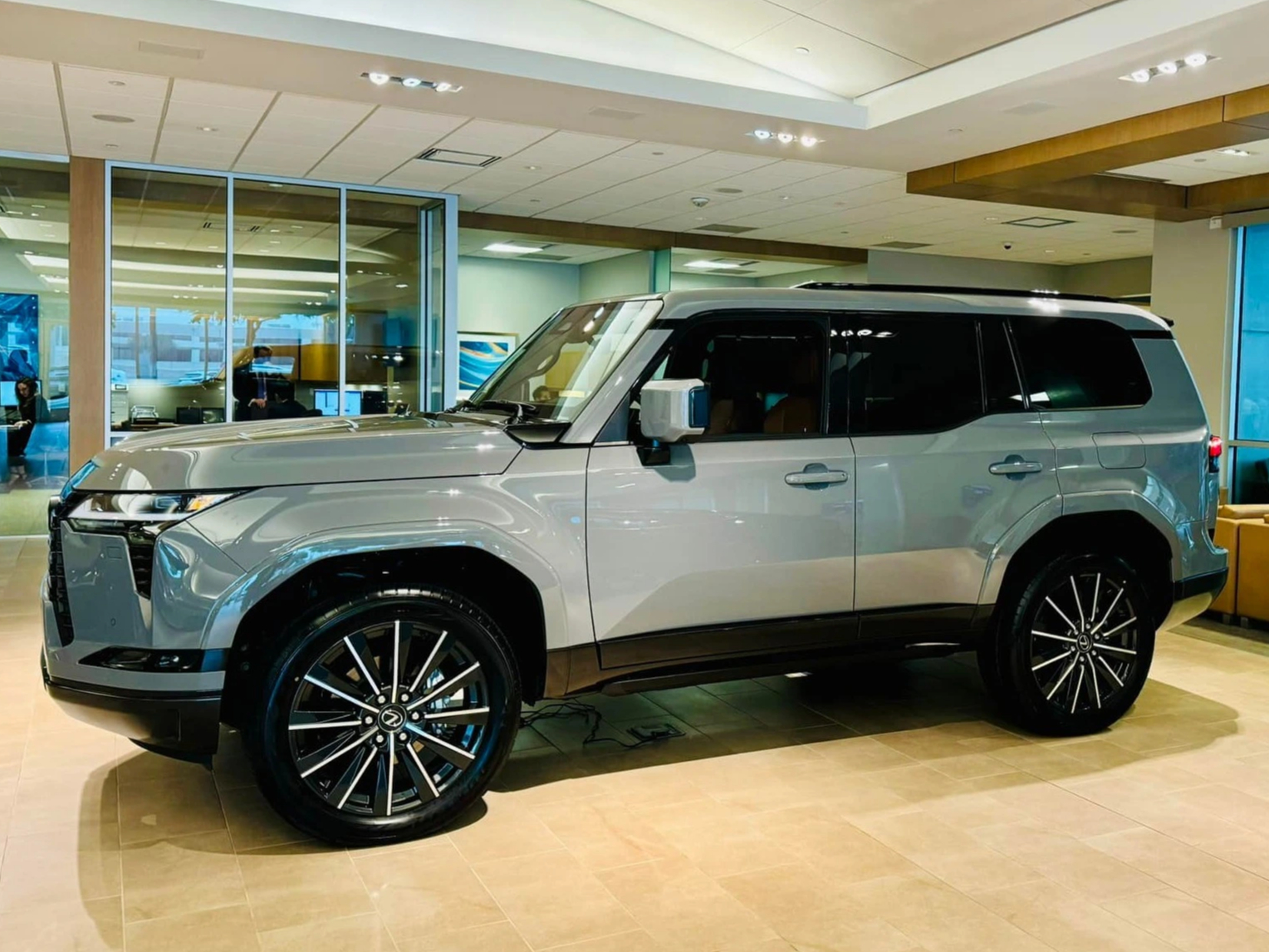 Lexus GX 2024 đã về Việt Nam: Bản Luxury giá dự kiến gần 6 tỷ, dễ thành hàng hot với nhiều thay đổi, vuông vức như 'Mẹc G' - Ảnh 8