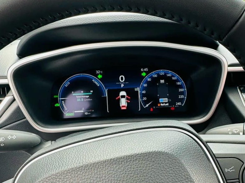 Ảnh thực tế Toyota Corolla Cross 2024 giá từ 820 triệu tại đại lý: Đúng vua công nghệ phân khúc, có điểm khác bản Thái - Ảnh 2