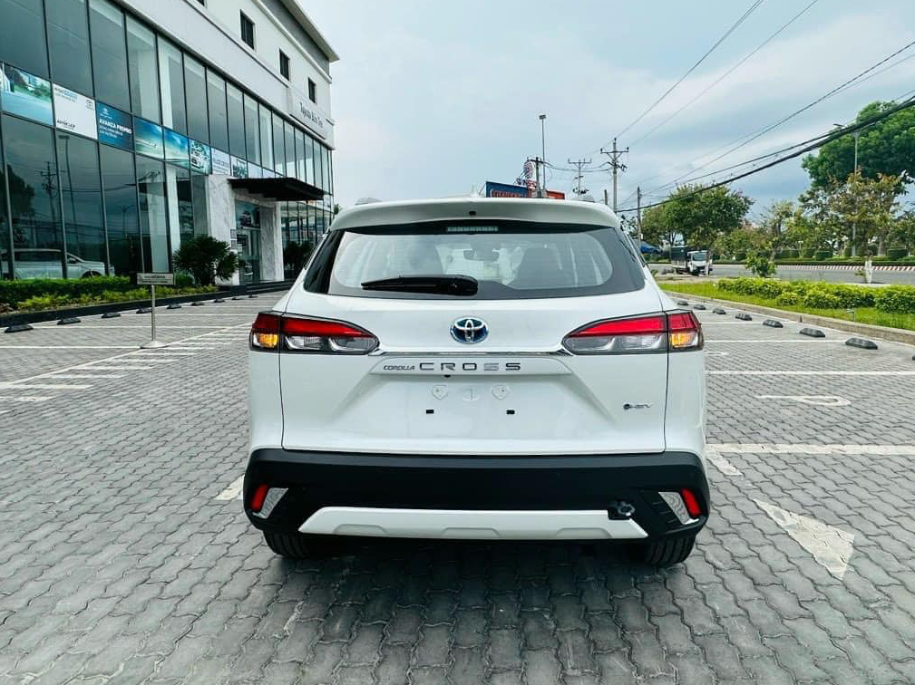Ảnh thực tế Toyota Corolla Cross 2024 giá từ 820 triệu tại đại lý: Đúng vua công nghệ phân khúc, có điểm khác bản Thái - Ảnh 5