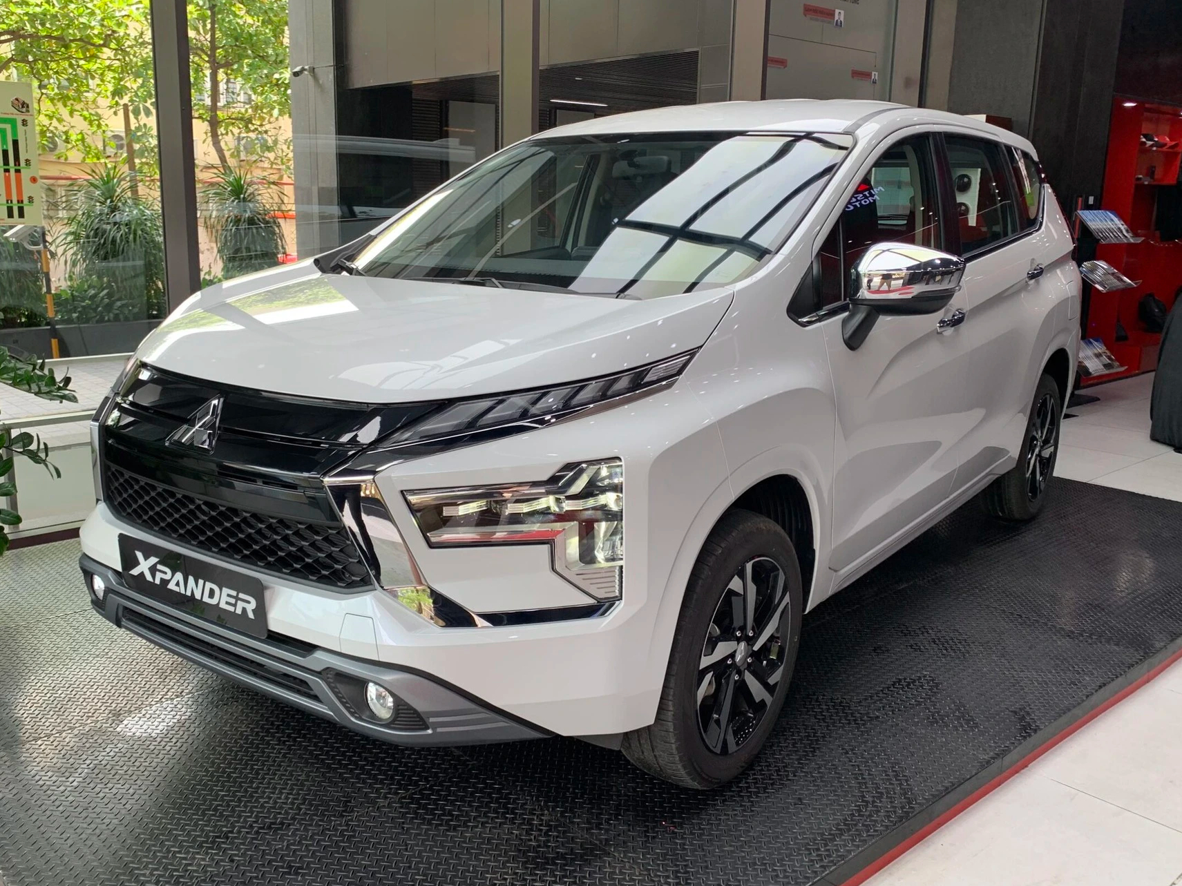 Ra biển xe Mitsubishi tháng này tiết kiệm tới hơn 170 triệu đồng: Xpander vẫn ưu đãi lớn, cả Xforce cũng tặng quà xịn để lấn át các đối thủ - Ảnh 2